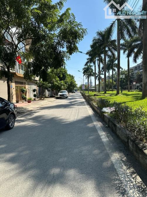 LIỀN KỀ TÂN TÂY ĐÔ ĐAN PHƯỢNG 18 TỶ 95M 5 TẦNG GARA THANG MÁY KINH DOANH Ở SƯỚNG