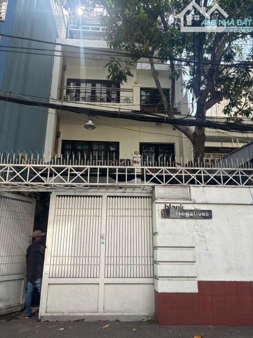 Biệt thự Đào Duy Anh P.9 Q.Phú Nhuận 6.2x22.6 công nhận 140m2 3Tầng Giá : 27 Tỷ TL