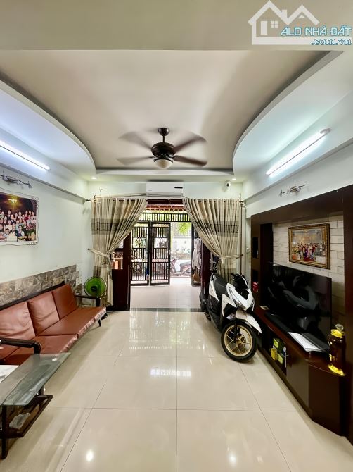 KẾ MẶT TIỀN SIÊU THỊ EMART,PHAN HUY ÍCH,P14,QUANG TRUNG,HẺM XE HƠI,4 TẦNG,4MX17M, 6.35 TY