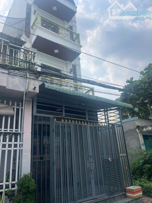 NHÀ 3 TẨNG SỔ RIÊNG, HỖ TRỢ BANK , 2TY590 NGAY LONG HẬU HẺM Ô TÔ
