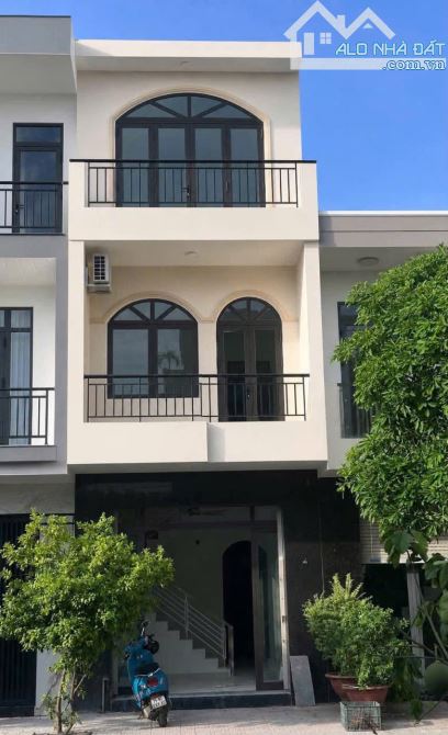 🔥 Bán Nhà đẹp 3 tầng Tái định cư có Sổ Hồng tại KĐT Lê Hồng Phong 2. Đường rộng 12m