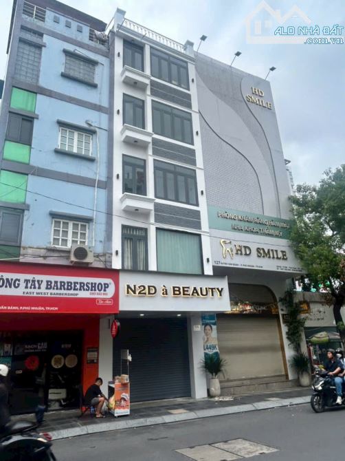 MẶT TIỀN HUỲNH VĂN BÁNH – 8 PHÒNG – NHÀ MỚI – 11.7 TỶ HẠ 1 TỶ còn 10.7 tỷ