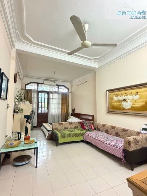 Bán nhà mặt phố Trần khát Chân, 55m2, 4 tầng, mặt tiền gần 4m, 47 tỉ, vỉa hè, kinh doanh