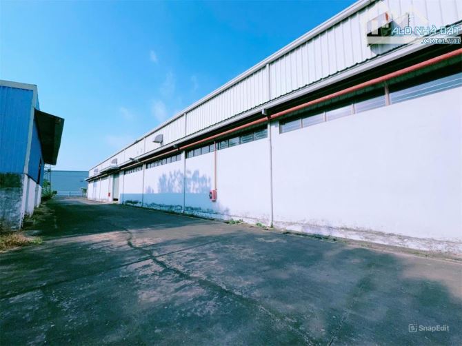 Bán nhà xưởng góc 2 mặt tiền KCN Nhơn Trạch, Đồng Nai, 2.4ha, giá 90 tỷ.