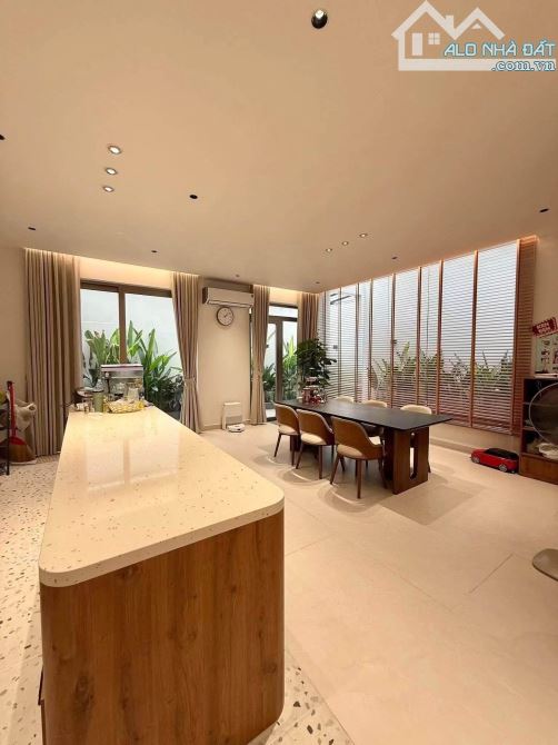Biệt thự Quận 7, sân vườn 160m2( 9 x 18 ) 2 tầng đường 10m chào chỉ 17.2 Tỷ tl
