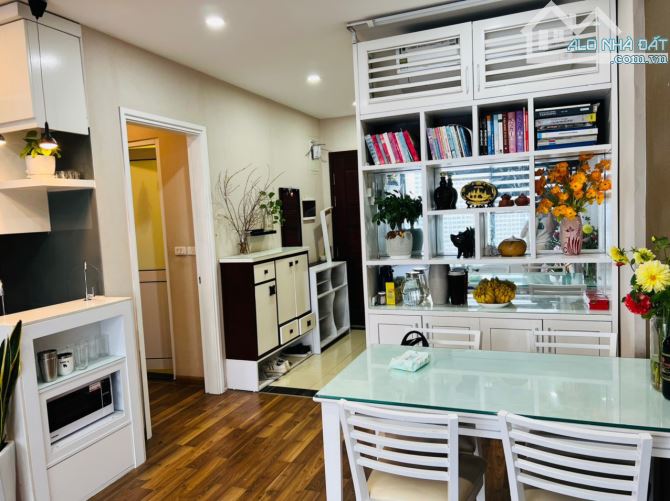 Chỉ 5,4 tỷ thôi ạ !! Em có căn hộ 2PN 70m2 chung cư Green Stars cần bán gấp , giá thấp nhấ