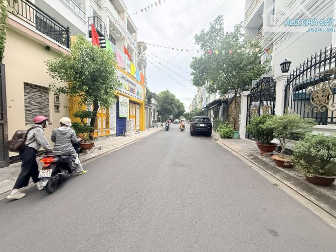 Bán Nhà xưởng Mặt tiền đường nhánh LÊ THỊ RIÊNG, Q12, diện tích 127m2, ngang gần 8m