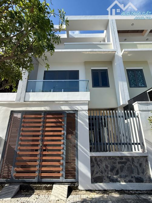 Bán nhà khu dân cư Baria City Gate (Bà Rịa cũ) - TP HCM. 6x20m=120m2 =3 tầng- 4,25 tỷ