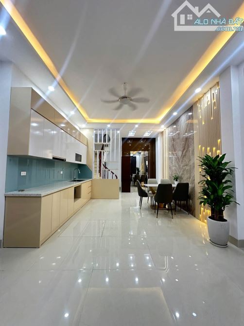 6 tầng thang máy mới Đình Thôn, ngõ vip gần khu Hàn, 15m ra oto tránh đỗ, 40m2.Giá 12.5 tỷ
