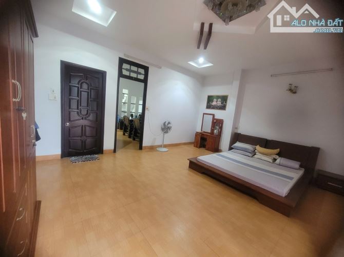 CƠ HỘI ĐẦU TƯ - NHÀ 4 TẦNG MẶT TIỀN NGÔ QUYỀN - GIÁ TỐT HIẾM CÓ