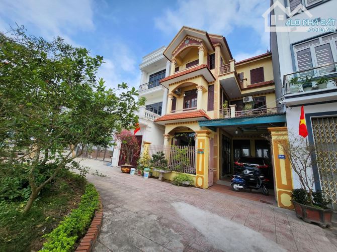 🌿 SIÊU PHẨM MẶT HỒ LỘC VƯỢNG – TẦM VIEW TRIỆU ĐÔ, AN NHIÊN TỰ TẠI 🏡
