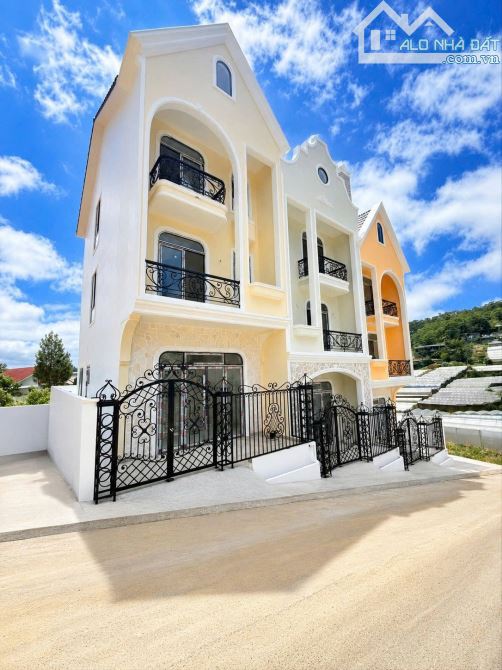 🔥 Bán 3 Căn Nhà Liền Kề Đường Trịnh Hoài Đức – Nhà Mới, Full Nội Thất - Giá chỉ hơn 4 Tỷ