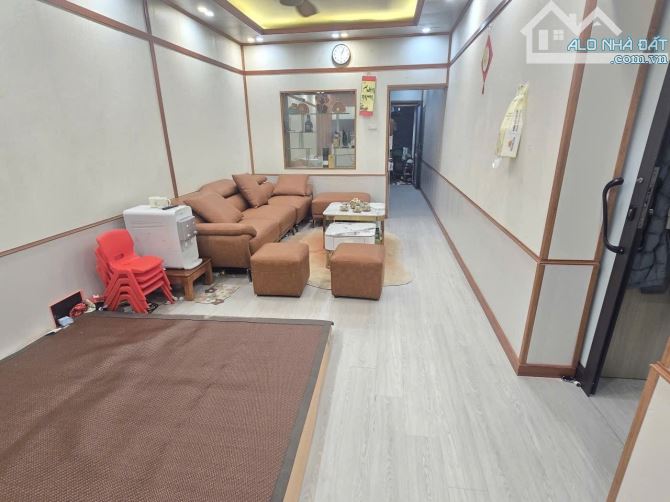 BÁN NHÀ TẬP THỂ TẦNG 1 ĐƯỜNG LÁNG HAI MẶT NGÕ 2 PHÒNG NGỦ CHỈ 4.4 TỶ