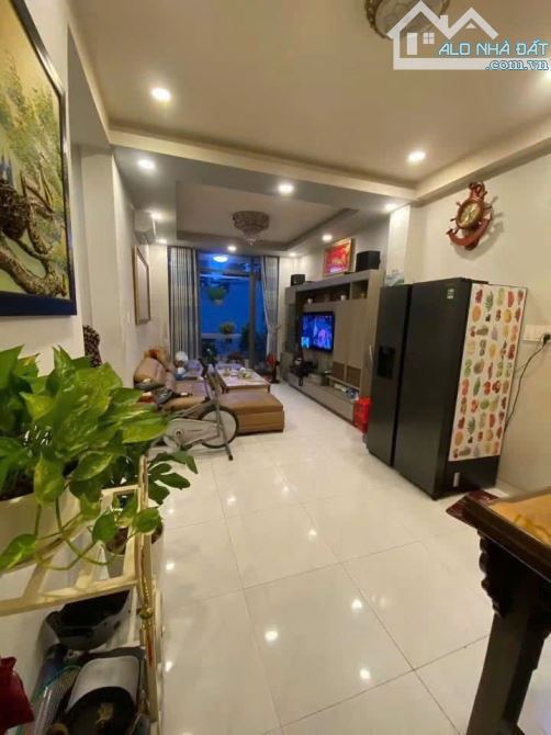 Chung cư Hùng Vương, ngay ĐH Y Dược, DT 60m2 2PN Giá chỉ 3,2 tỷ TL
