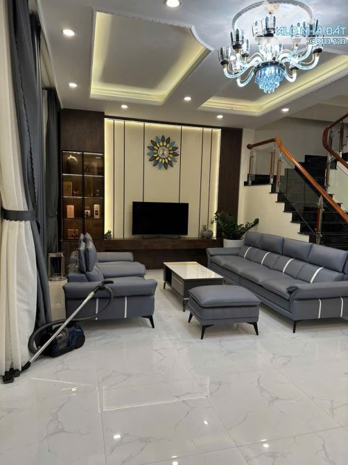 CẦN BÁN BIỆT THỰ MỚI ĐẸP 2 MẶT TIỀN ĐƯỜNG NGUYỄN SIÊU - P7 - ĐÀ LẠT