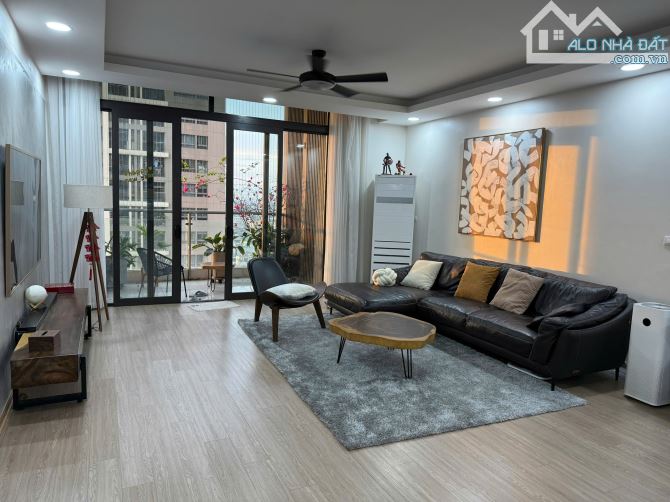 Bán CH cao tầng The Manor 193m2 3N 2VS các phòng đều có ánh sáng hướng ĐN giá 18 tỷ Sẵn sổ