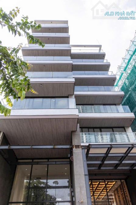 - Bán toà nhà 5 tầng góc 2 mt Nguyễn Phước Lan, Hòa Xuân, Cẩm Lệ. DT 300M2 – Giá 120 TỶTL