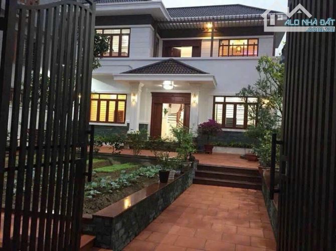 Bán căn Biệt Thự giá yna ngay đường âu cơ DT300m2,MT13m.Hướng ĐN,giá 18.1 tỷ