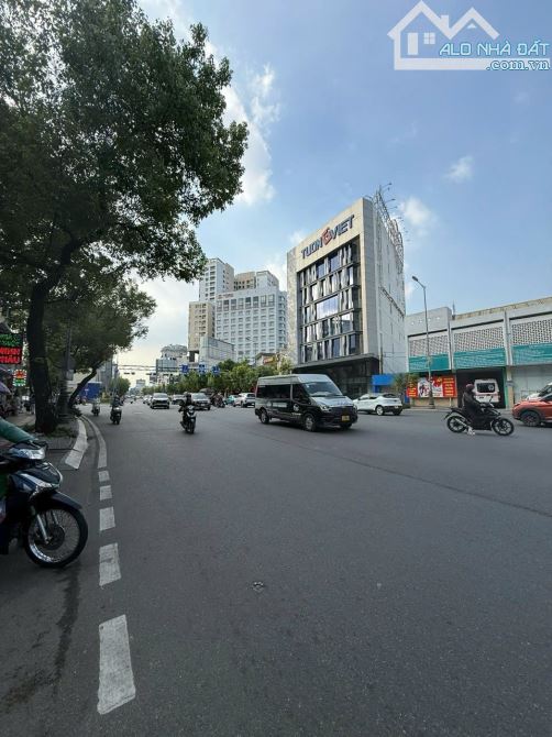 Toà nhà Tường Việt 500m2 Hầm 8 lầu giá chỉ 380 tỷ