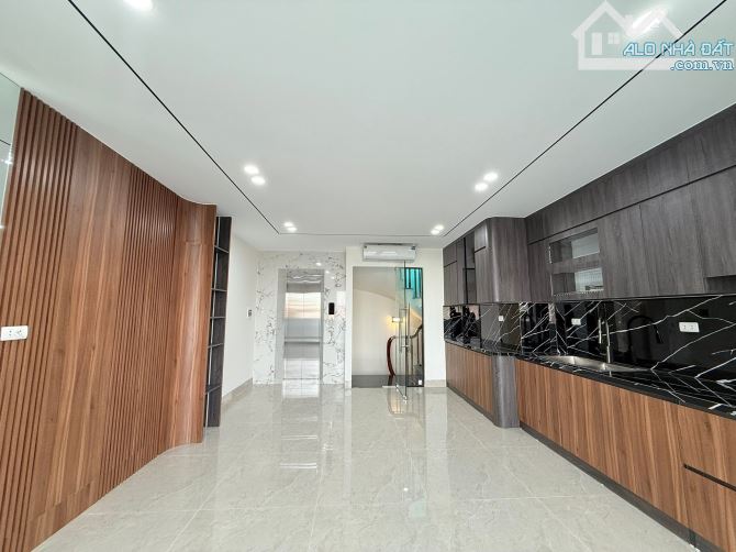 Nhà mới với Thiết kế tối ưu, Full nội thất sang đẹp, mặt tiền rộng thoáng, ôto đỗ gần.