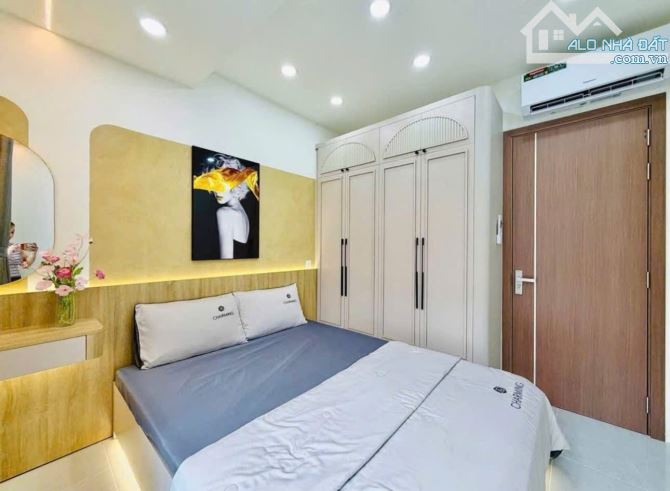 CẦN BÁN GẤP NHÀ HẺM XE HƠI 8M LẠC LONG QUÂN, DT 120M2 ĐẤT, 8 PHÒNG, 8.9 TỶ