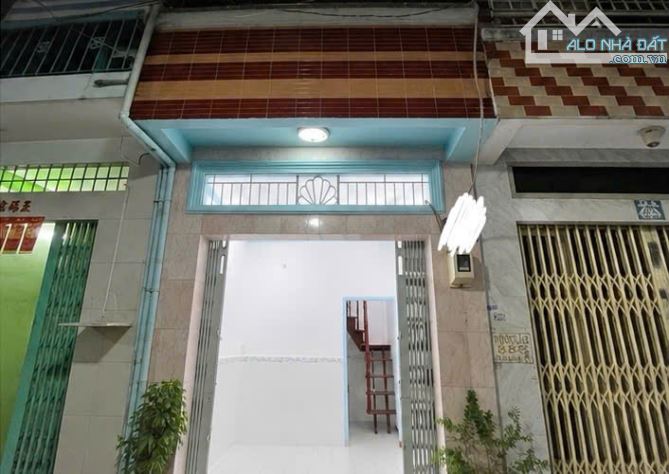 HẺM XE HƠI LẠC LONG QUÂN, 28M2, 3 TẦNG, 3PN, CHỈ 3.3 TỶ