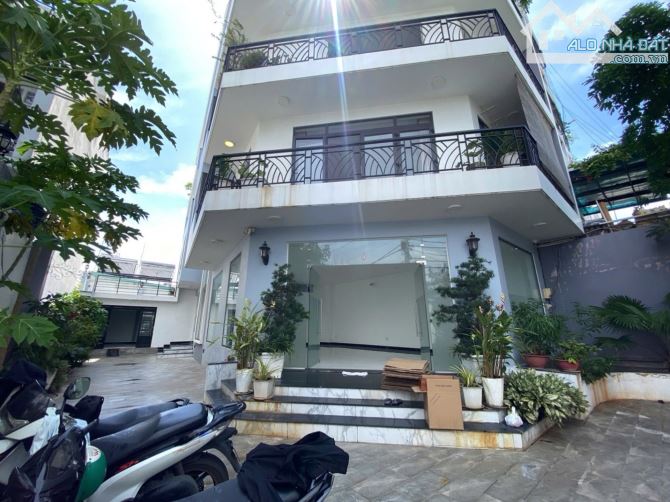 BÁN BIỆT THỰ 4 TẦNG ĐƯỜNG NGUYỄN THỊ THẬP QUẬN 7 ,DÒNG TIỀN 1TỶ/ N , NGANG 12 - 342M2