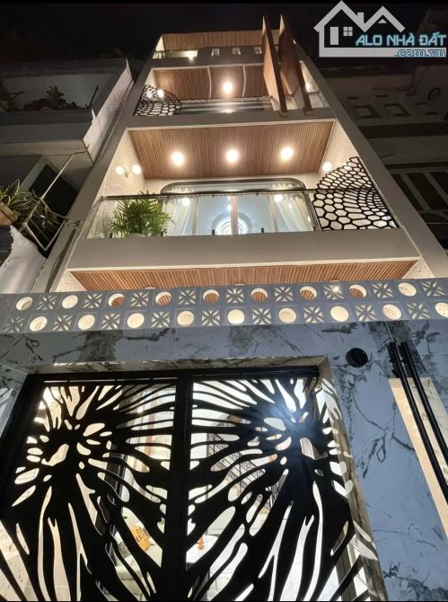 NHÀ NẰM NGAY TRUNG TÂM ĐƯỜNG NGUYỄN THỊ MINH KHAI, QUẬN 1- CHỐT: 5,900TỶ/ NGANG 4,2M X DÀI