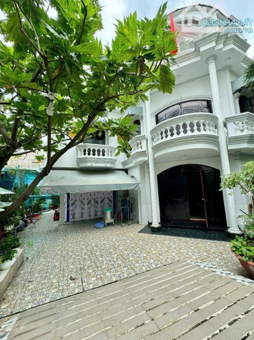 BIỆT THỰ CỔ SÂN VƯỜN - LÂM VĂN BỀN - TÂN KIỂNG - Q.7 - DT: 14*19M- 29 TỶ