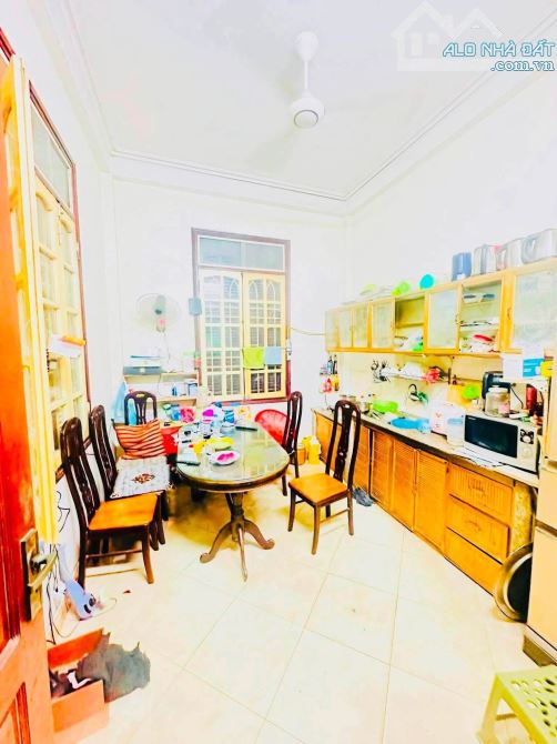 Hơn 11 tỷ. Phố Phan Văn Trường, Cầu Giấy: DT 33/40T2, Ô tô tránh, Kinh doanh, lô góc