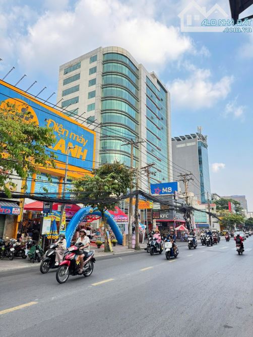 BÁN TÒA NHÀ VĂN PHÒNG MT CÁCH MẠNG THÁNG 8 Q3_DT: 15X36M, NH 26M, 2 HẦM 9 TẦNG