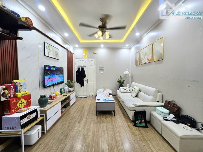 Nam Trung Yên 40m2,Nhà Đẹp, Full Nội Thất Ở Ngay, Gần Nhiều Trường Đại Học, 3.99 Tỷ