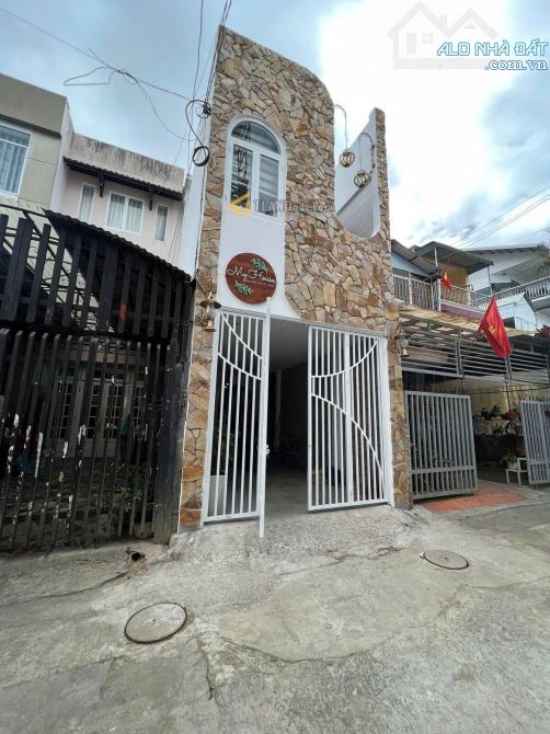 CHỈ HƠN 6 tỷ _ NHÀ ĐẸP NGAY TRUNG TÂM ĐÀ LẠT _ GẦN CHỢ ĐỒNG TÂM
