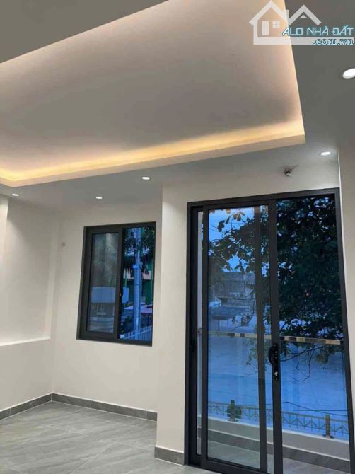 NHÀ 39 M 2, MỚI ĐẸP LUNG LINH, TRỆT, 2 LẦU, ĐƯỜNG PHẠM HÙNG QUẬN 8, GÍA NHỈNH 6 TỶ