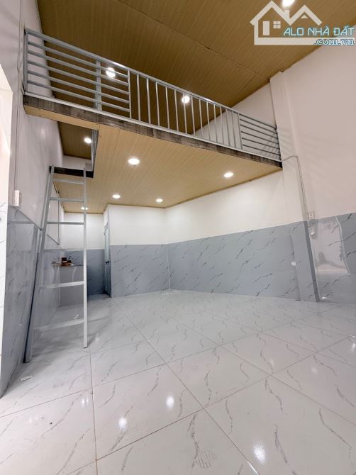 Dãy trọ 2 tầng, lô nhì Huỳnh Tấn Phát. 150m2, ngang 8m, sẵn dòng tiền - nhà mới chỉ 11.x ỷ
