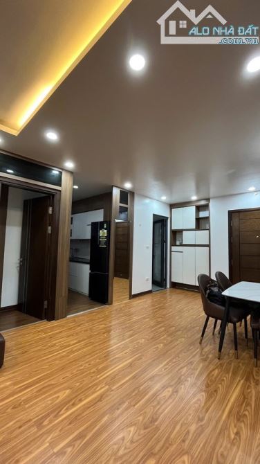 Bán căn hộ chung cư Thái Hà, Phạm Văn Đồng, vị trí góc, 3 thoáng, 70m, 2 ngủ, nội thất đẹp