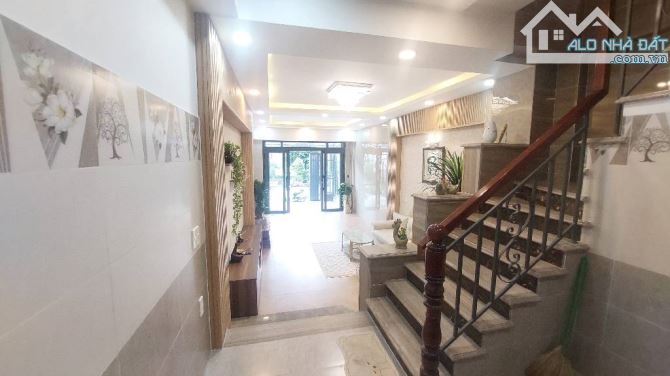 Nhà 49 m2 , 5 tầng, Tạ Quang Bửu, quận 8, hẻm xe hơi, giá nhỉnh 12 tỷ