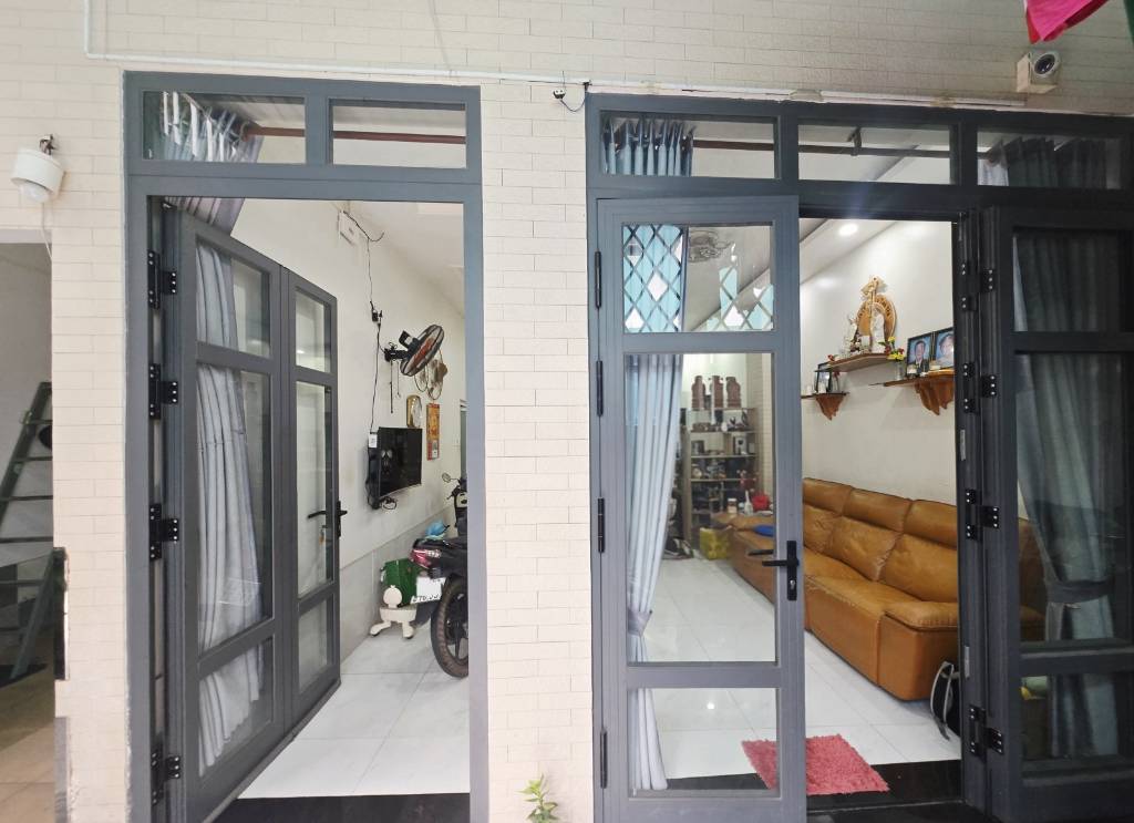 BÁN GẤP NHÀ ĐƯỜNG 385 THÔNG THẲNG RA LÊ VĂN VIỆT, 102M2 NỞ HẬU 8.3M, DÒNG TIỀN TỐT
