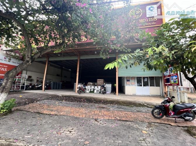 BÁN NHÀ XƯỞNG MẶT TIỀN PHẠM VĂN ĐỒNG, TP. KON TUM – TỔNG DT 1.597 M²