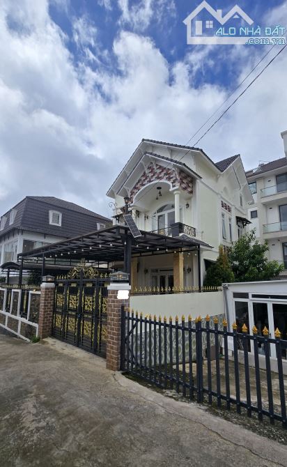 BÁN BIỆT THỰ NGHỈ DƯỠNG MAI ANH ĐÀO P.8 ĐÀ LẠT - GẦN THUNG LŨNG TÌNH YÊU