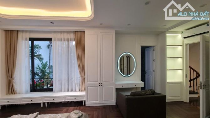 10.9 TỶ 38m LÔ GÓC 6 TẦNG THANG MÁY Ô TÔ NGUYỄN VĂN HUYÊN CẦU GIẤY NHÀ MỚI Ở NGAY