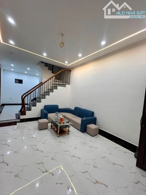 BÁN NHÀ TRƯƠNG CÔNG GIAI CẦU GIẤY 7.9 TỶ 30m 5 TẦNG NHÀ MỚI NỘI THẤT ĐẦY ĐỦ NGÕ RỘNG