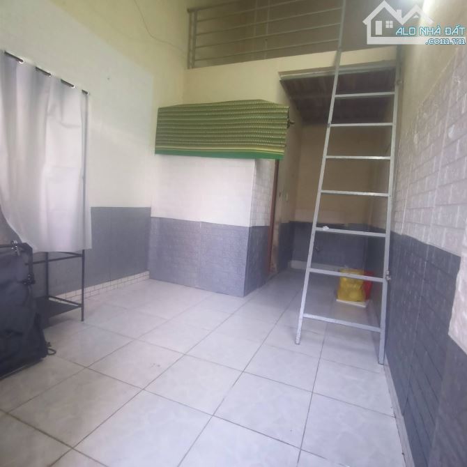 Dãy TRỌ NGay sau CHỢ VƯỜN LÀI- DT 143m2- GIÁ CHỈ 2,5 TỶ