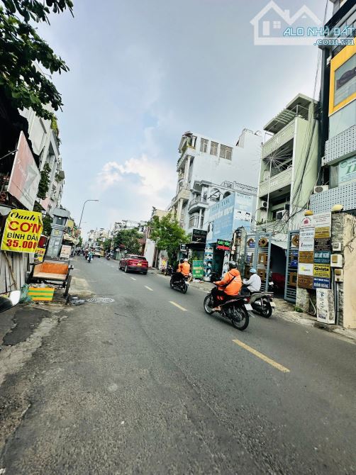 Toà Nhà Văn Phòng Có Sẵn Dòng Tiền - MT Đường Vip Phú Nhuận - 7 Tầng ~ 165m2 Giá 35,68tỷ.