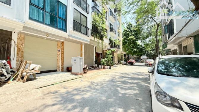 Hiếm! Nhỉnh 12 Tỷ, Nhà Phân Lô Phú Diễn, Ô Tô Tránh, Vỉa Hè, Thang Máy, 45m, 5 Tầng