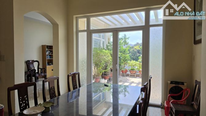 Bán biệt thự mặt tiền Cao Đức Lân, An Phú, DT 200m2, KC 3 tầng, giá chỉ 80 tỷ