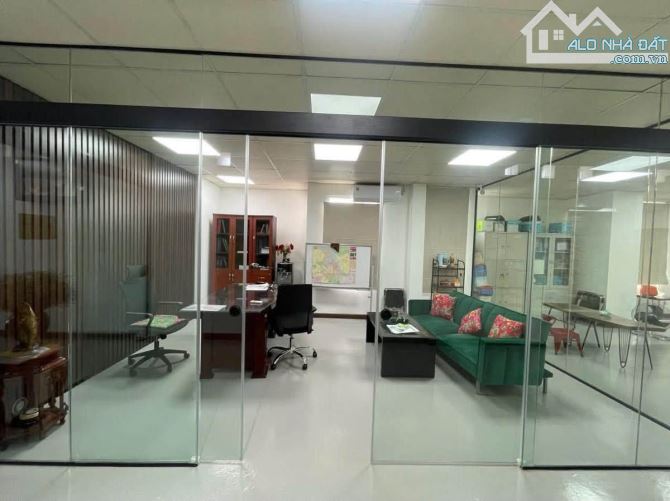 LONG BIÊN – TÒA NHÀ 8 TẦNG THANG MÁY – 133M² – MT 6M – 241TR/M²