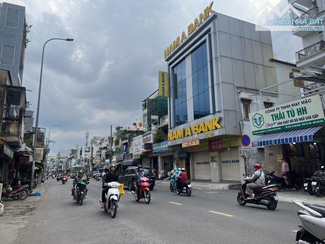 Giá chỉ 18.5 tỷ! Mặt tiền Lạc Long Quân P8 vị trí sầm uất NGANG 6M
