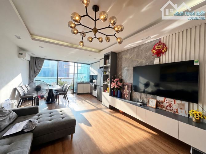 Bán chung cư cao cấp Golden Land Nguyễn Trãi - 114m2 - 3 PN - Full nội thất