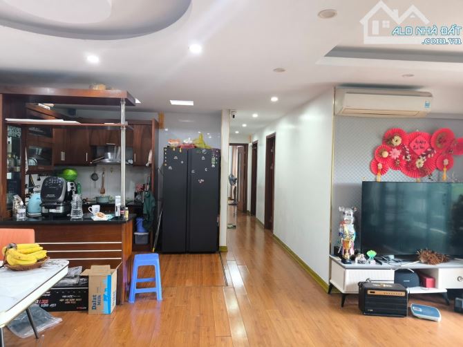 Bán căn hộ chung cư Resco, căn góc, 3 thoáng, 118m, 3 phòng ngủ, nội thất cao cấp.